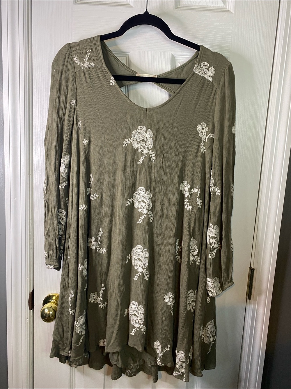 Altars StateOlive Green Embroidered Floral Swing Dress Size Small.